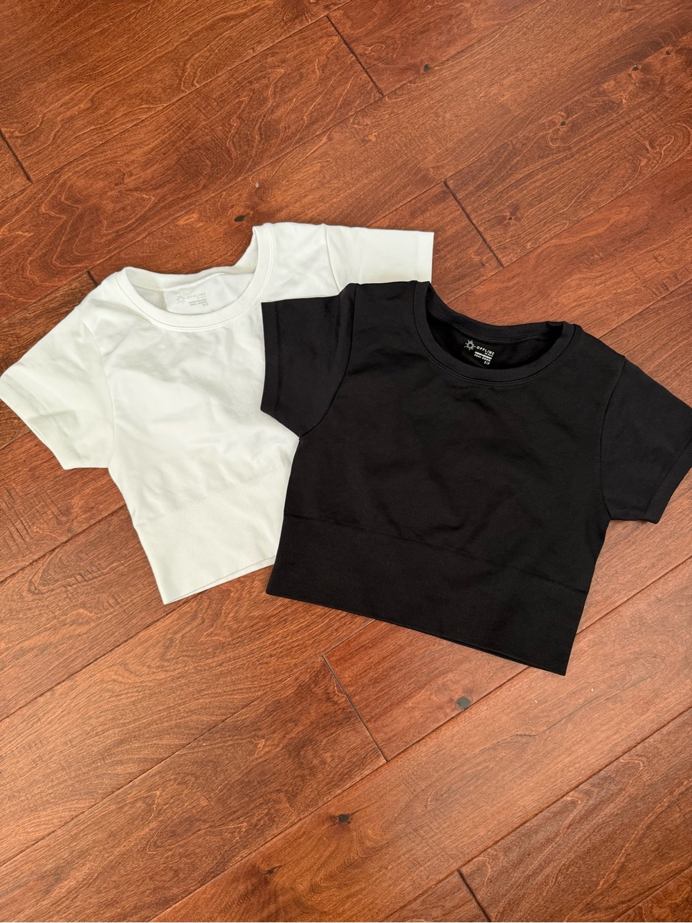 aerie Two-Pack Crop Tops - Black & White